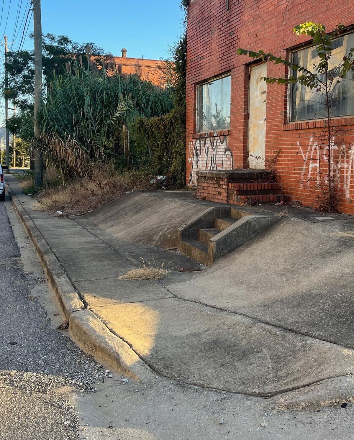 Image for skate spot 12th St - Banked Gap Over Stairs