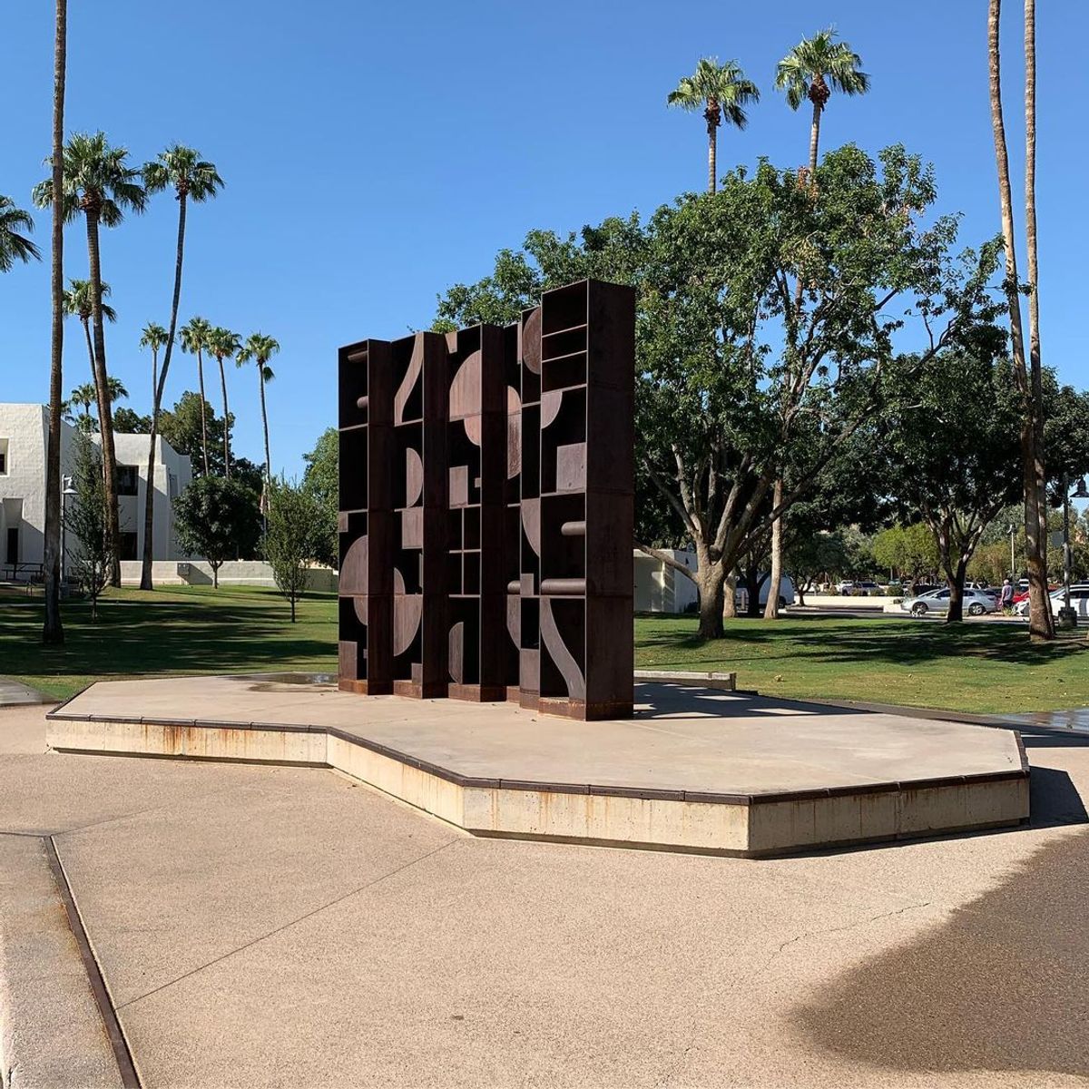 Image for skate spot Civic Center - Louise Nevelson Manny Pad