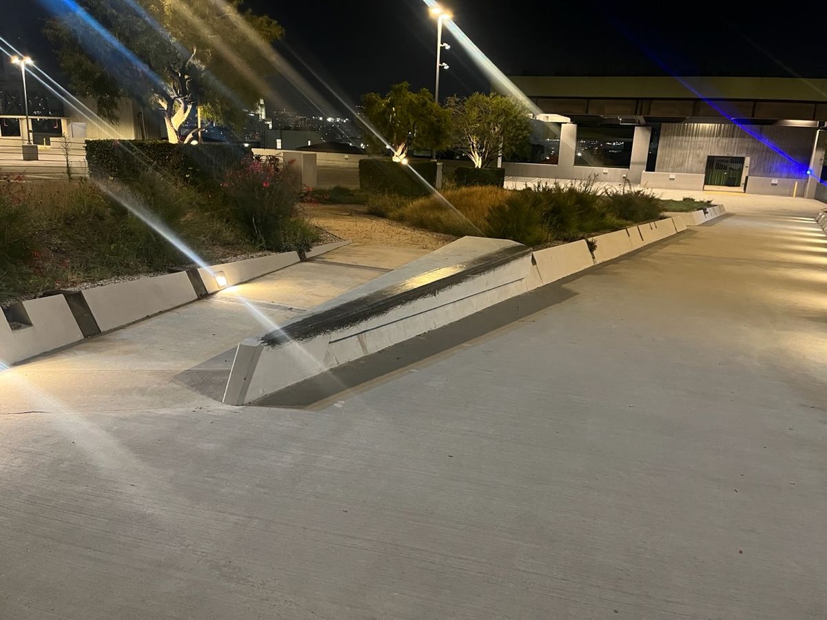 Image for skate spot Parking Deck - Ledges