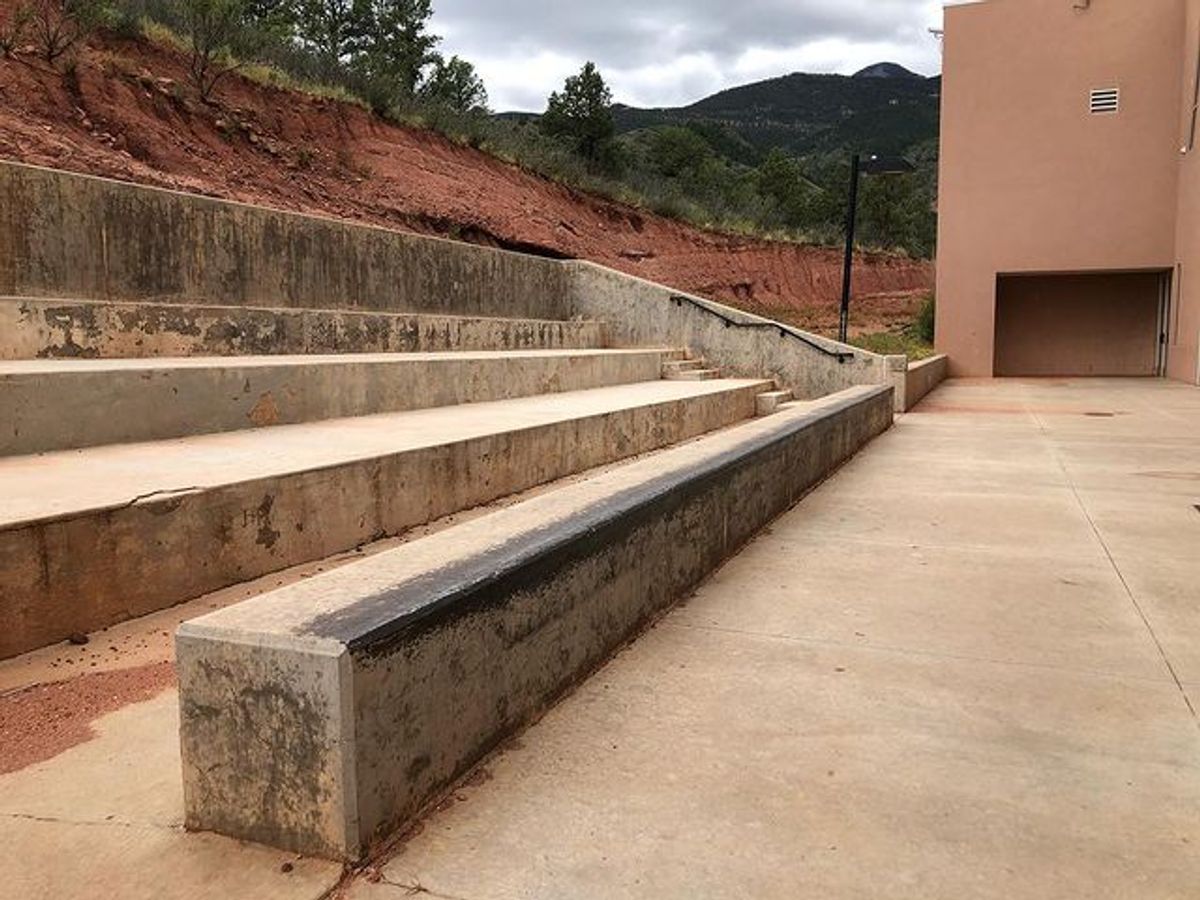 Image for skate spot Manitou Springs School Ledge