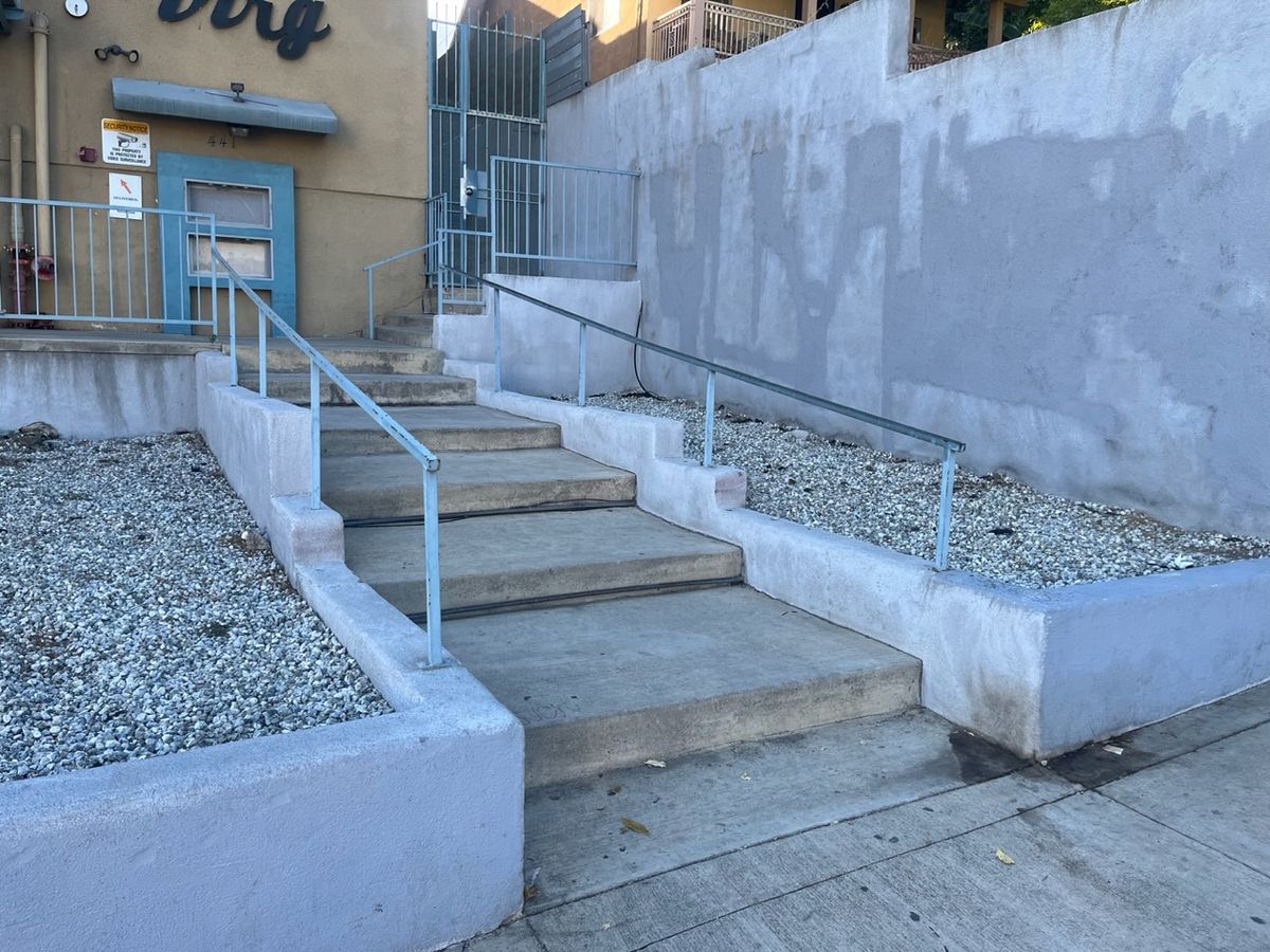 Image for skate spot N Virgil Ave - Long 6 Stair Rail