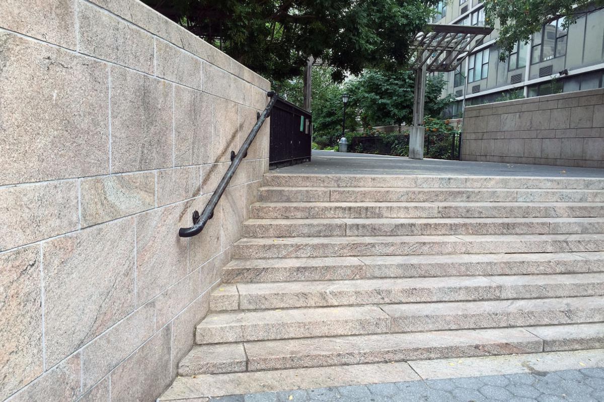 Image for skate spot Battery Park City 9 Stair / Wall Rail