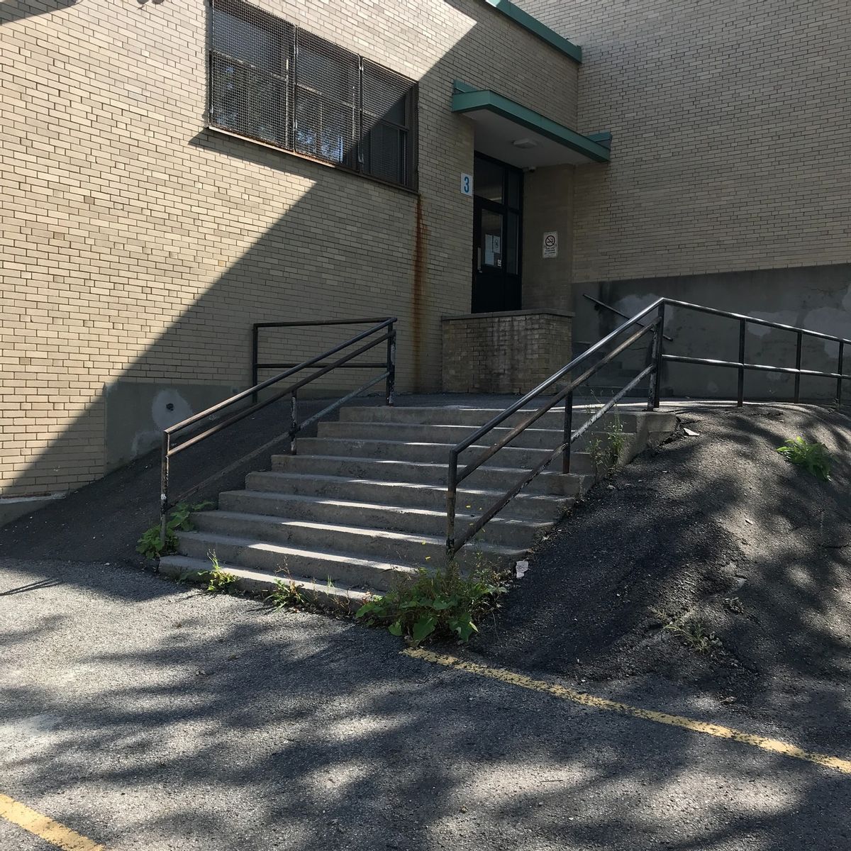 Image for skate spot École Secondaire Amos - 9 Stair Rail