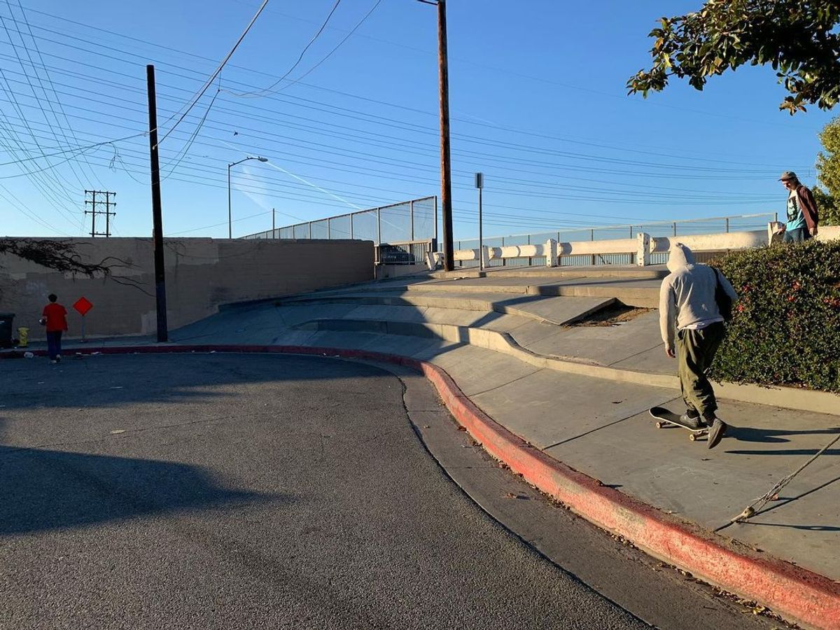 Image for skate spot Clara St - Sidewalk Bank