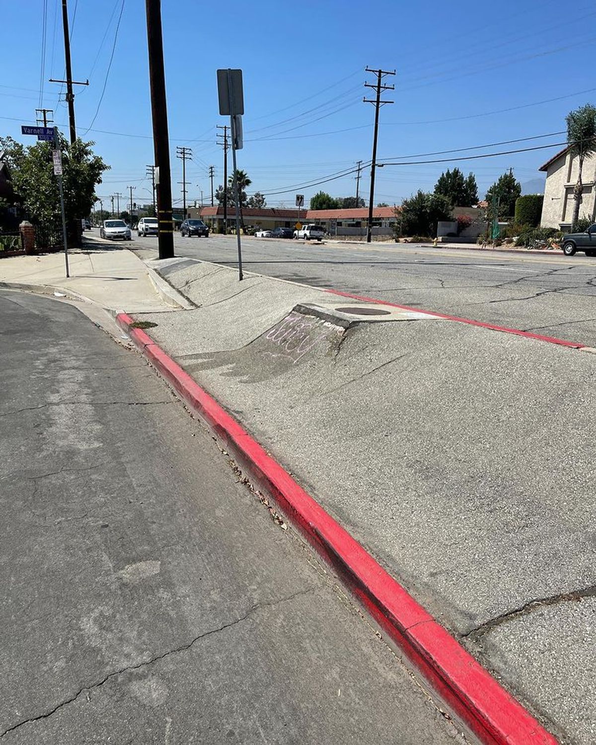 Image for skate spot N Varnell Ave - Bank To Ledge