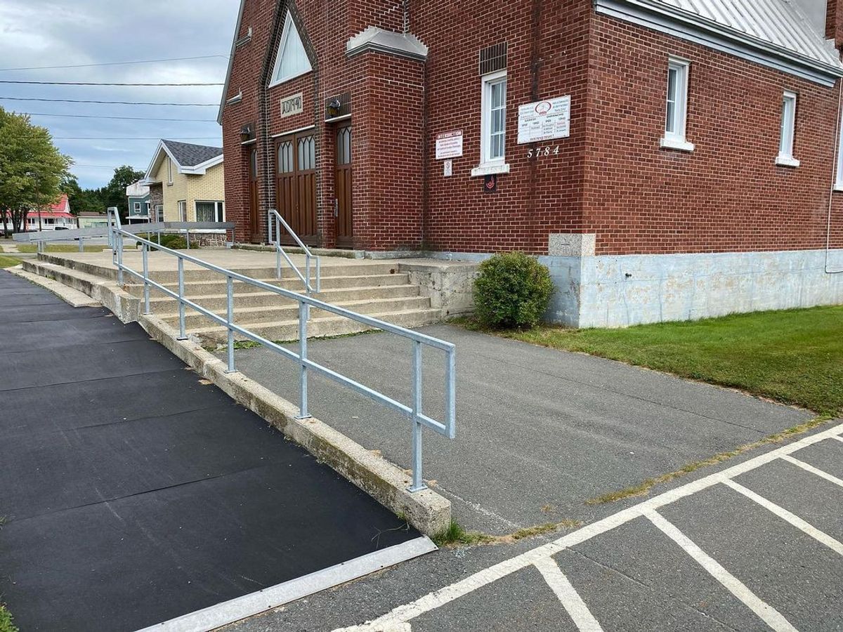 Image for skate spot Church 5 Stair Out Rail