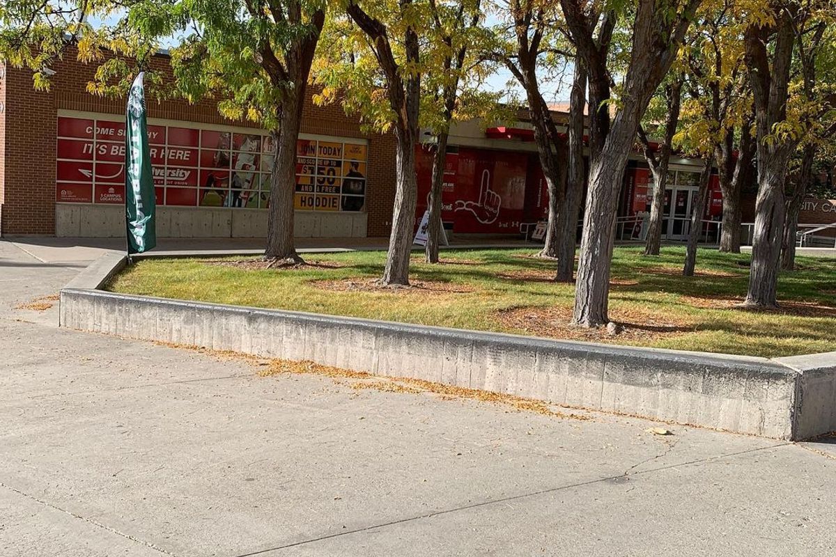 Image for skate spot U of U Campus Store Ledge