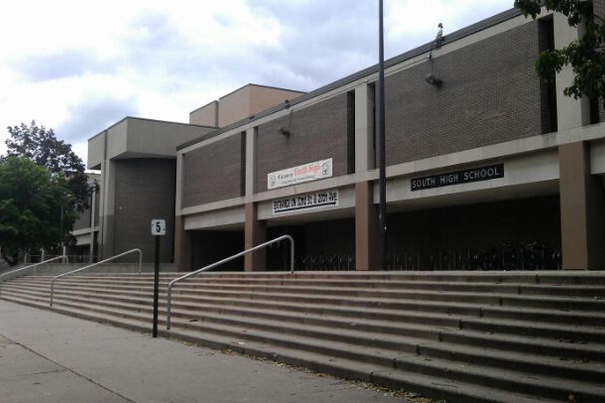 Image for skate spot South High School 9 Stair Rail
