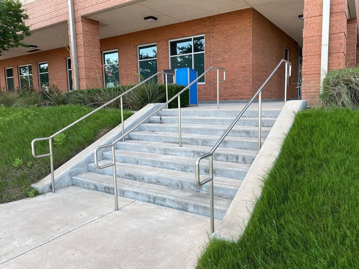 Image for skate spot ACC Hays Campus - 8 Stair Kink Rail