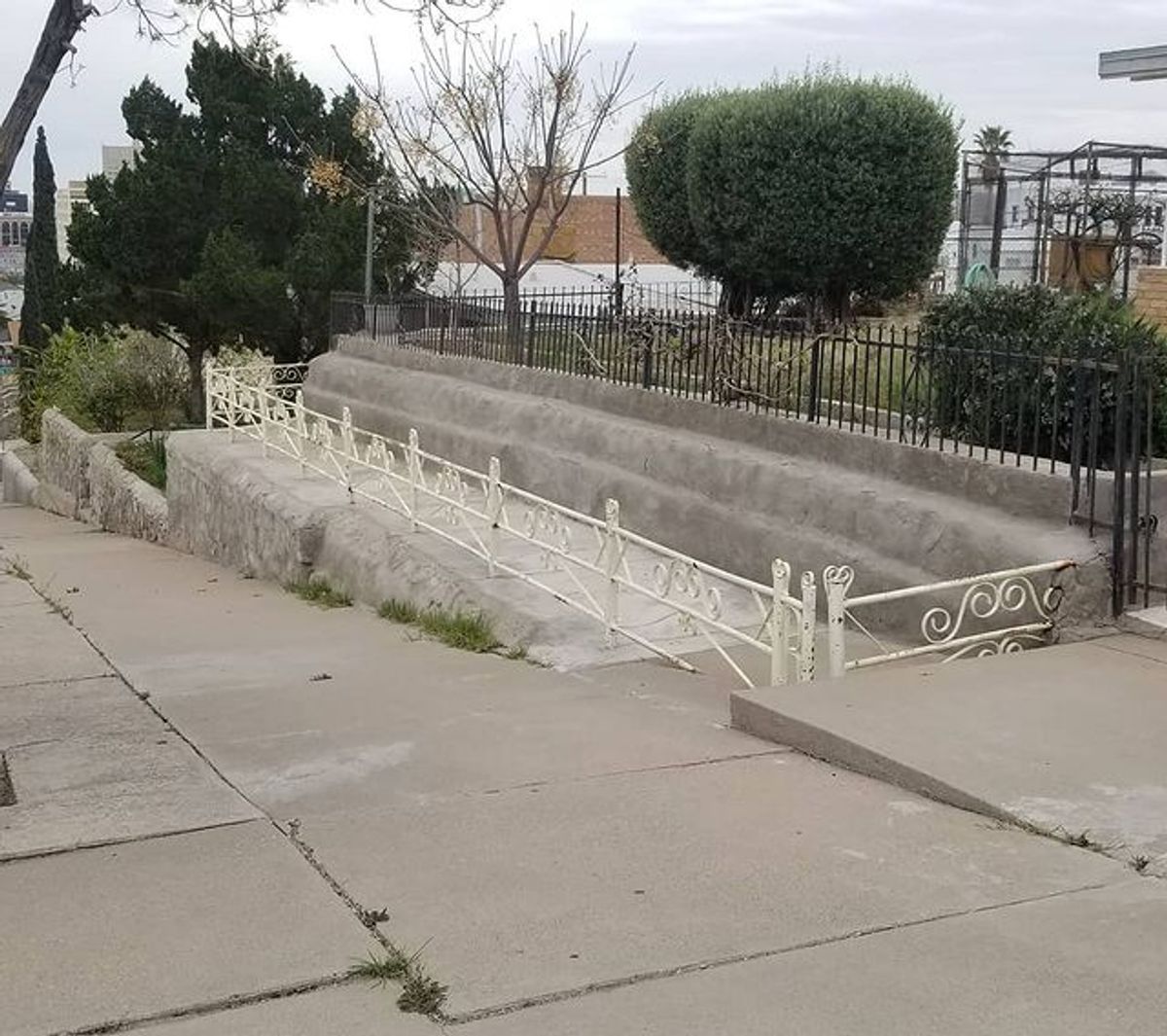 Image for skate spot Kansas St Over Railing