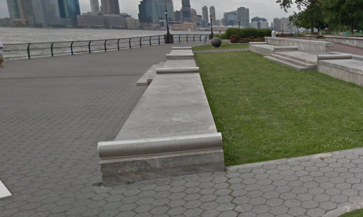 Image for skate spot  Battery Park City Esplanade - Manny Pad