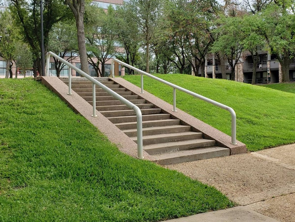 Image for skate spot Pebble View 15 Stair Rails