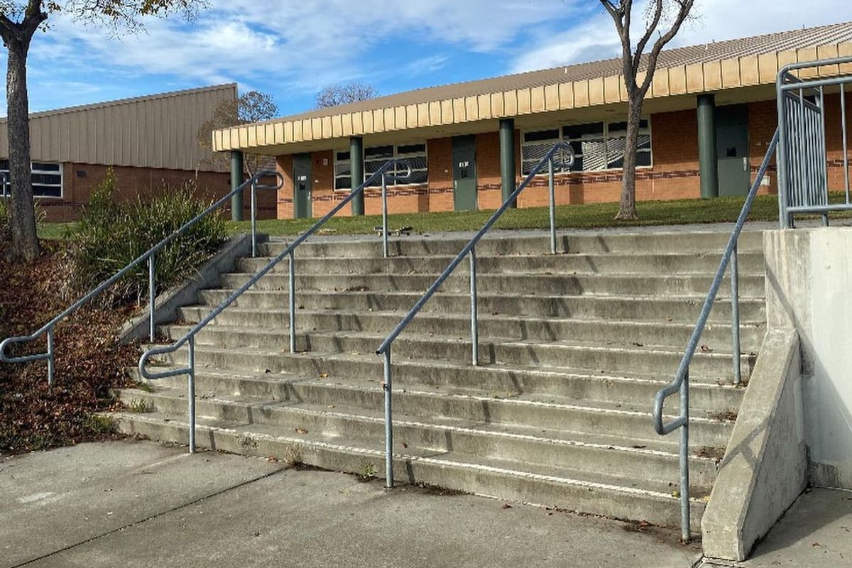 Image for skate spot Jesse Bethel High School 10 Stair Rail