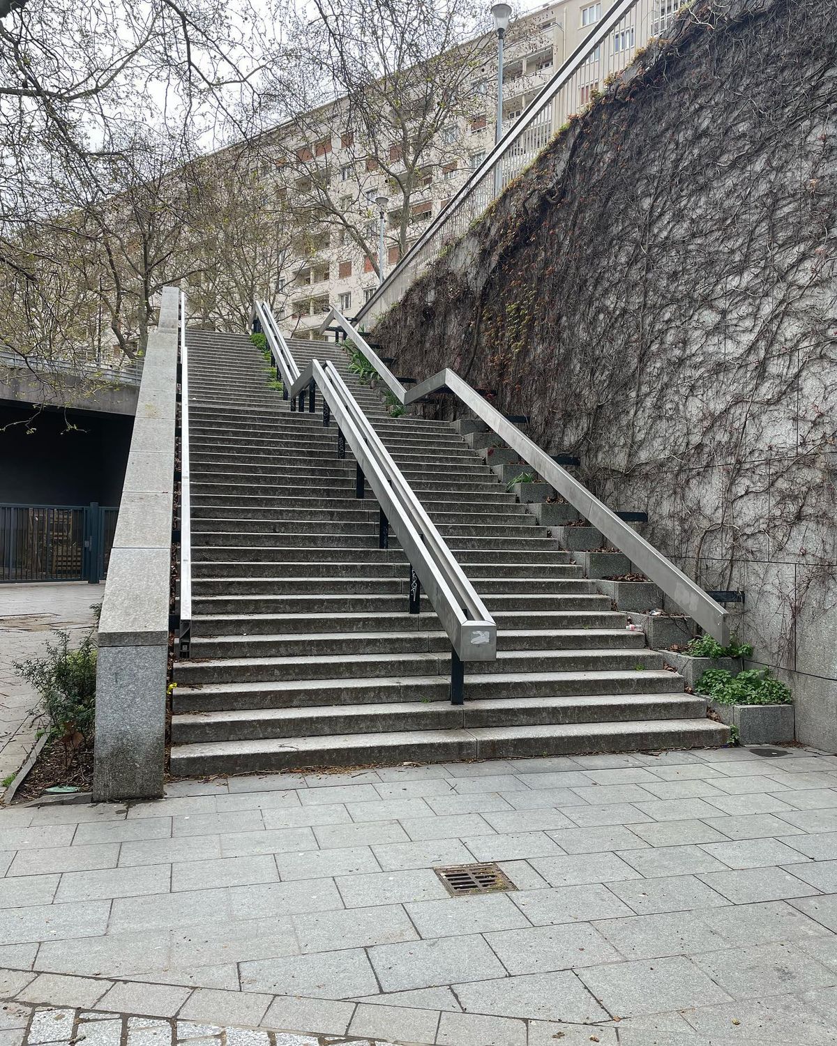 Image for skate spot Pico da RAMPA REDONDA - 24 Stair Rail