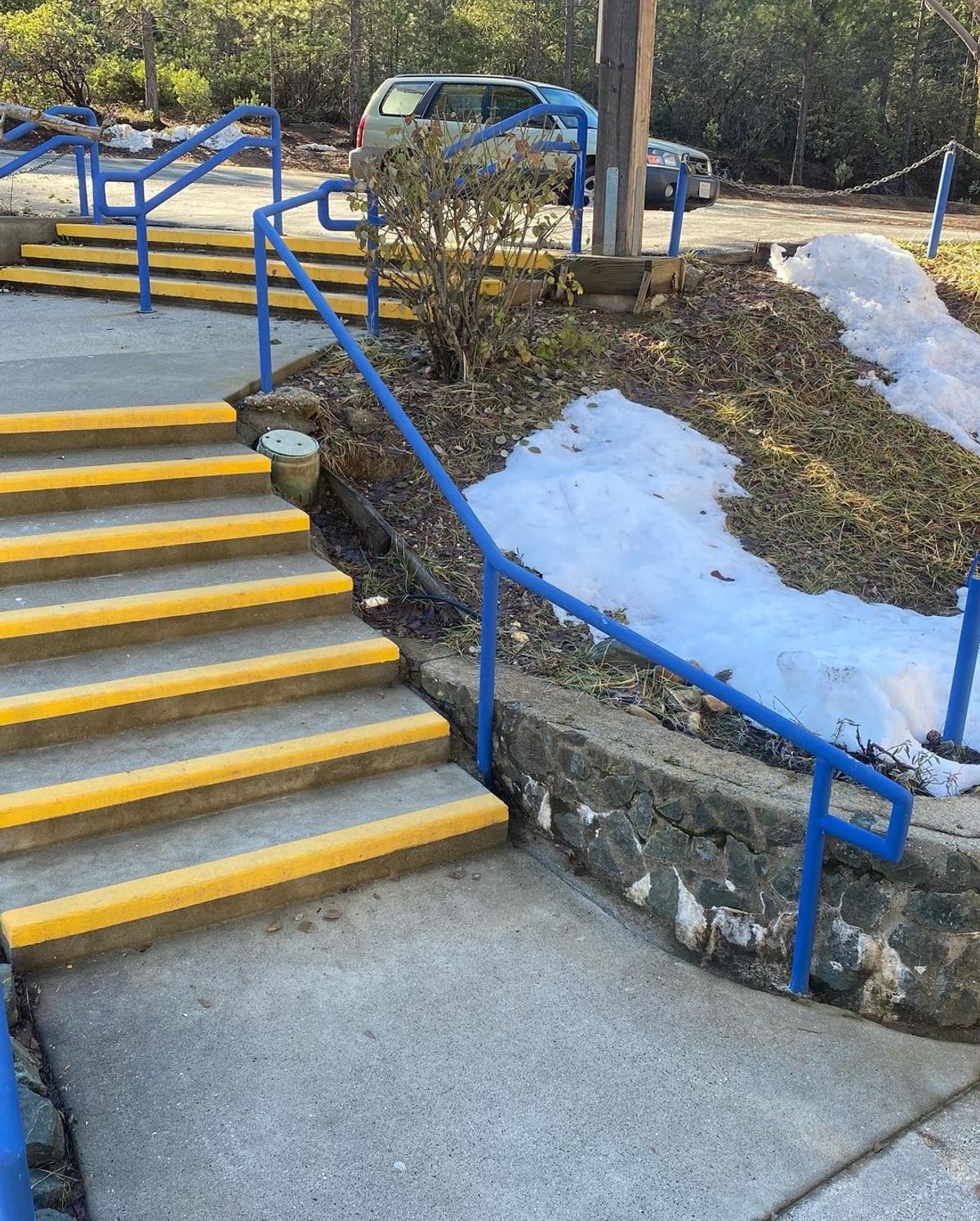 Image for skate spot Grizzly Hill School - 7 Stair Kink Rails