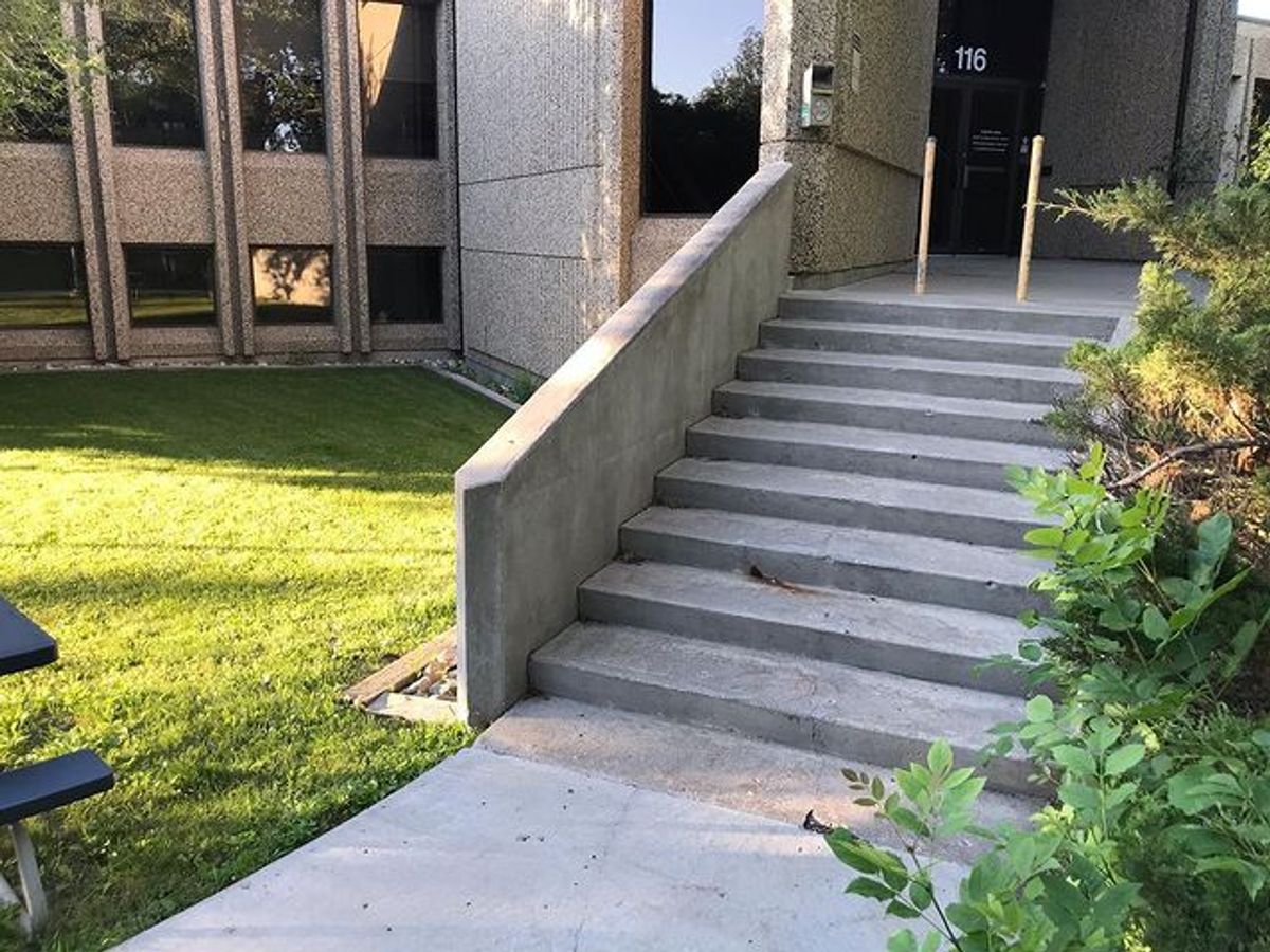 Image for skate spot University of Saskatchewan 9 Stair Hubba