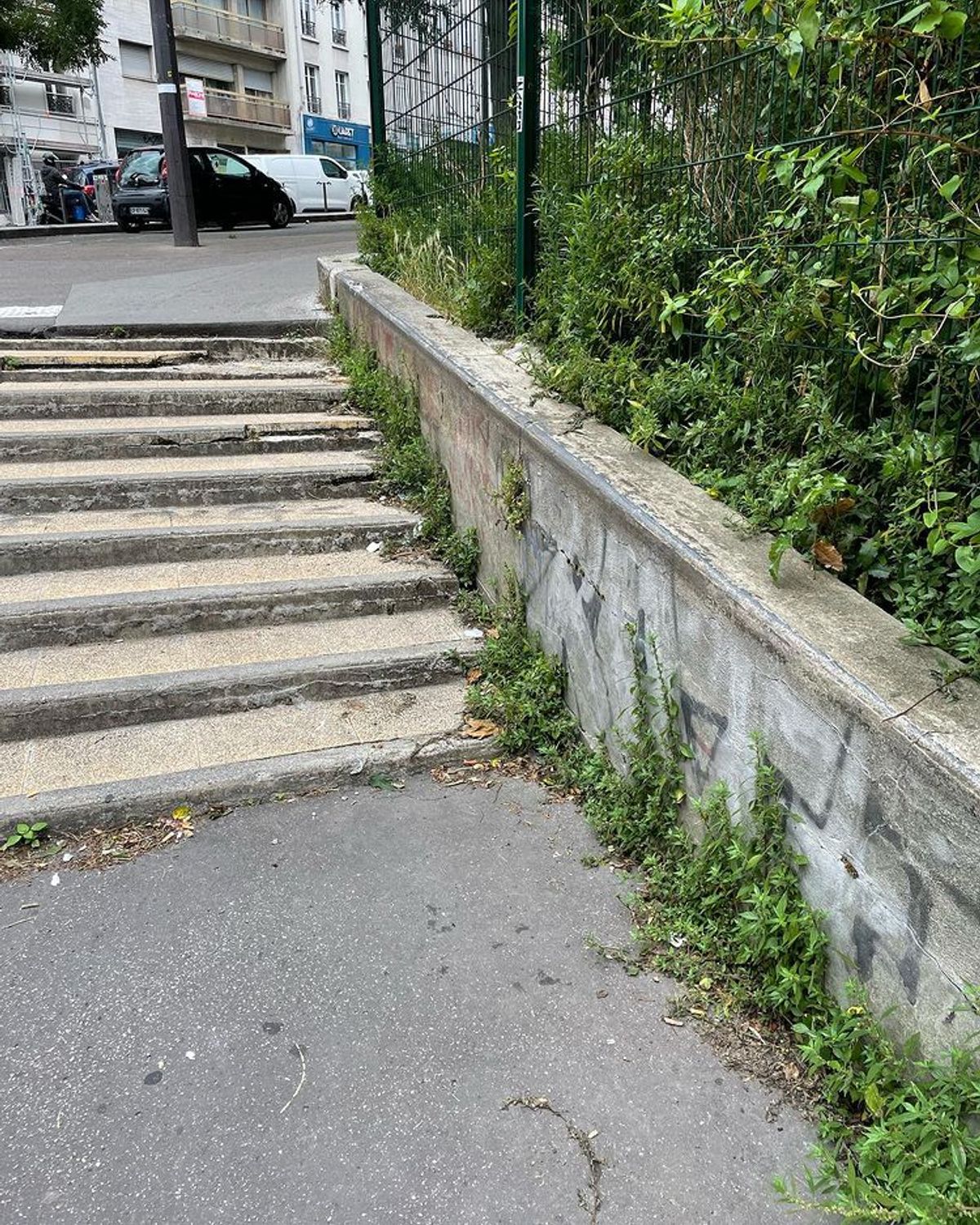 Image for skate spot Cljt Les Amandiers - 9 Stair Out Ledge