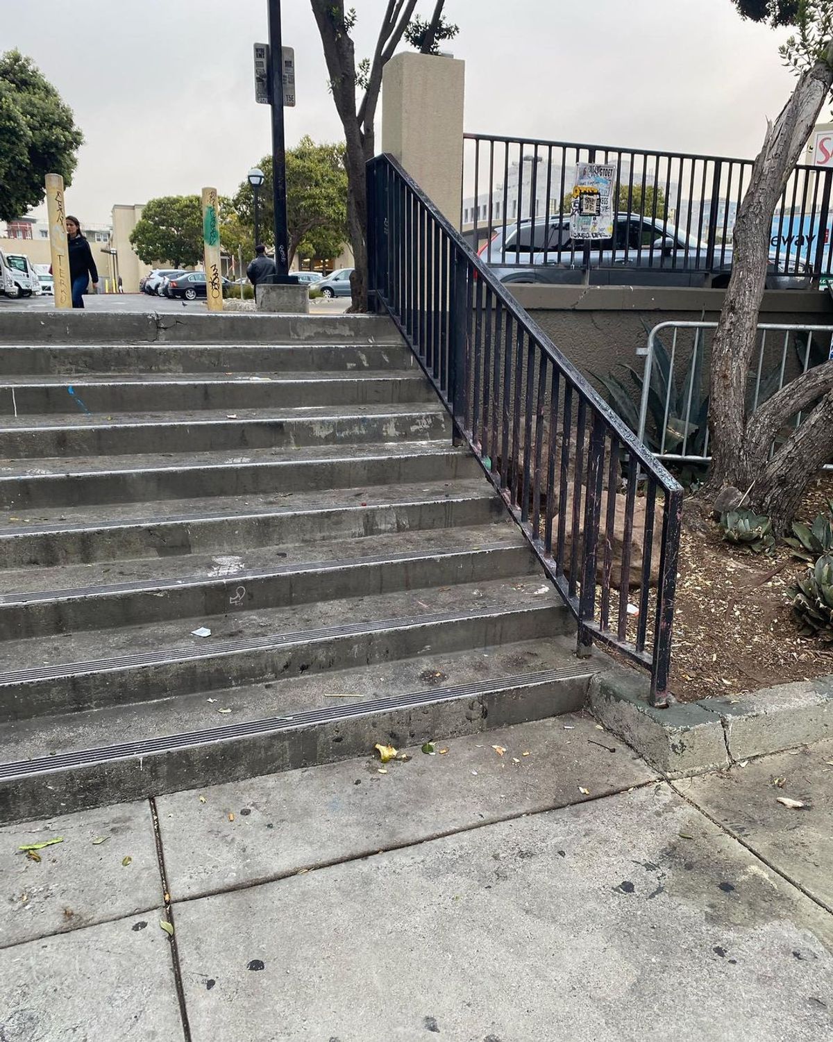 Image for skate spot Safeway - 9 Stair Rail