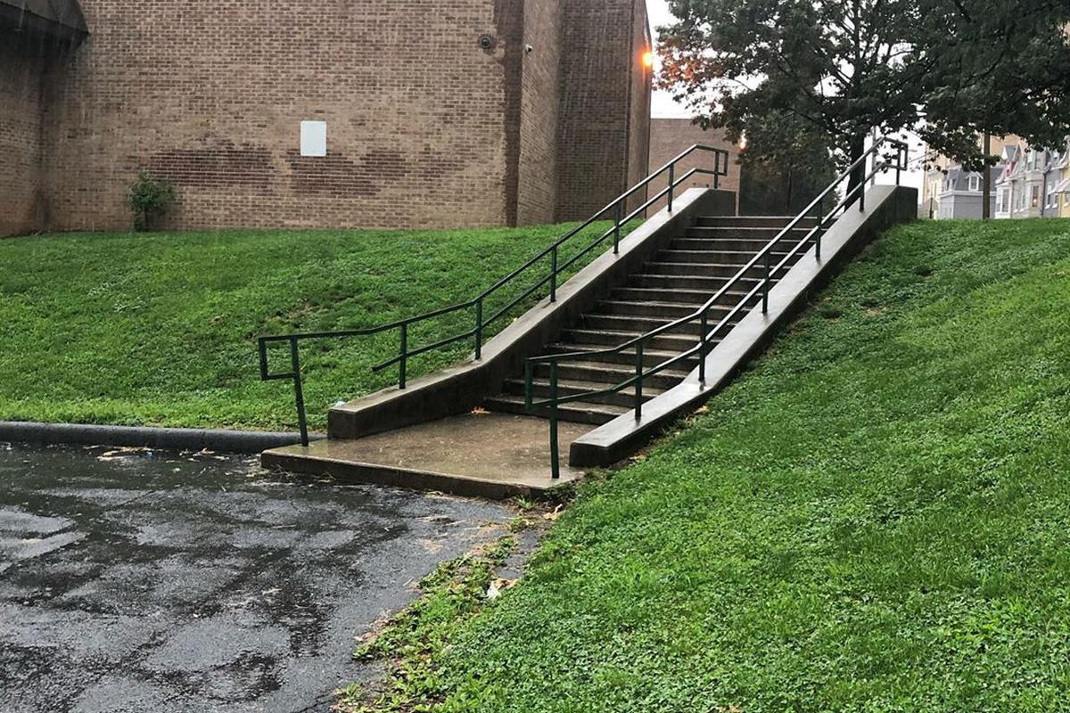 Image for skate spot 10th & Green Elementary School Rail