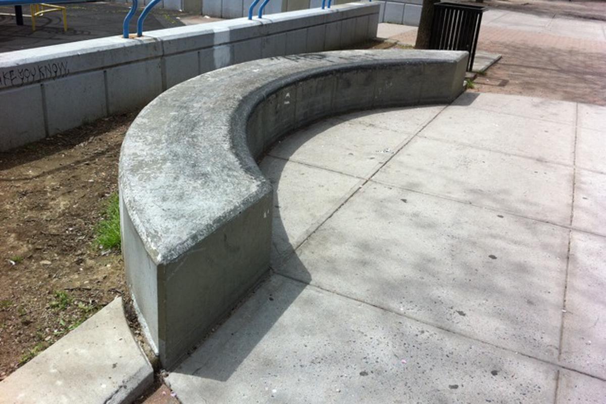 Image for skate spot Curved Ledge