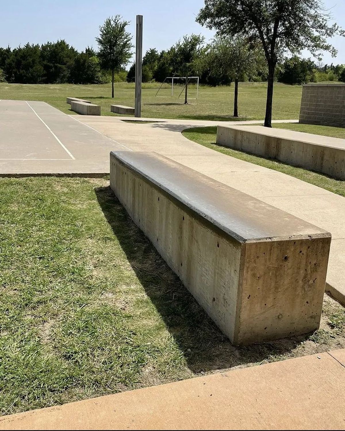 Image for skate spot Collegiate Academy - Grass Gap Ledge