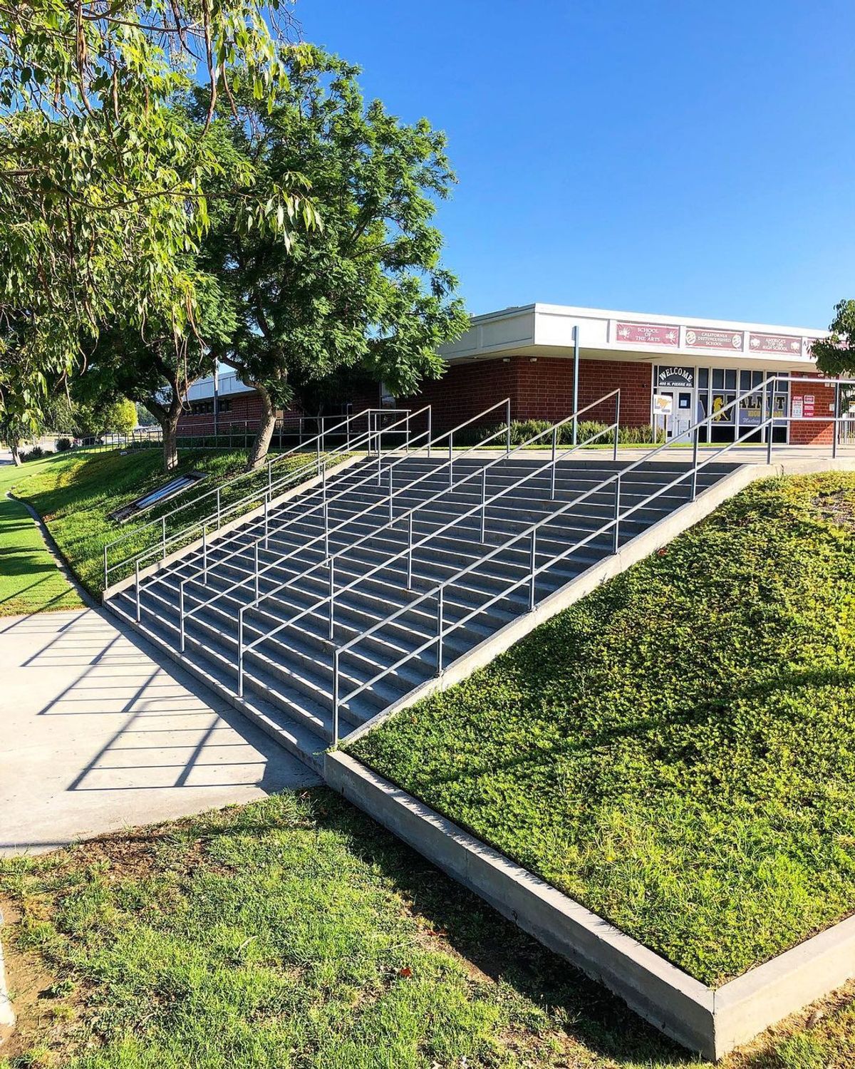 Image for skate spot Walnut High School - 21 Stair Rail