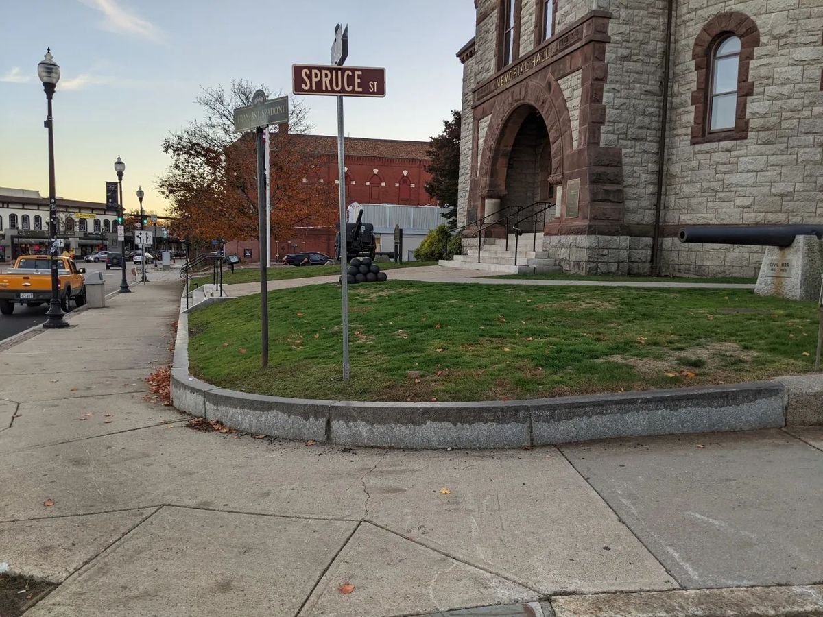 Image for skate spot Memorial Hall - Ledges