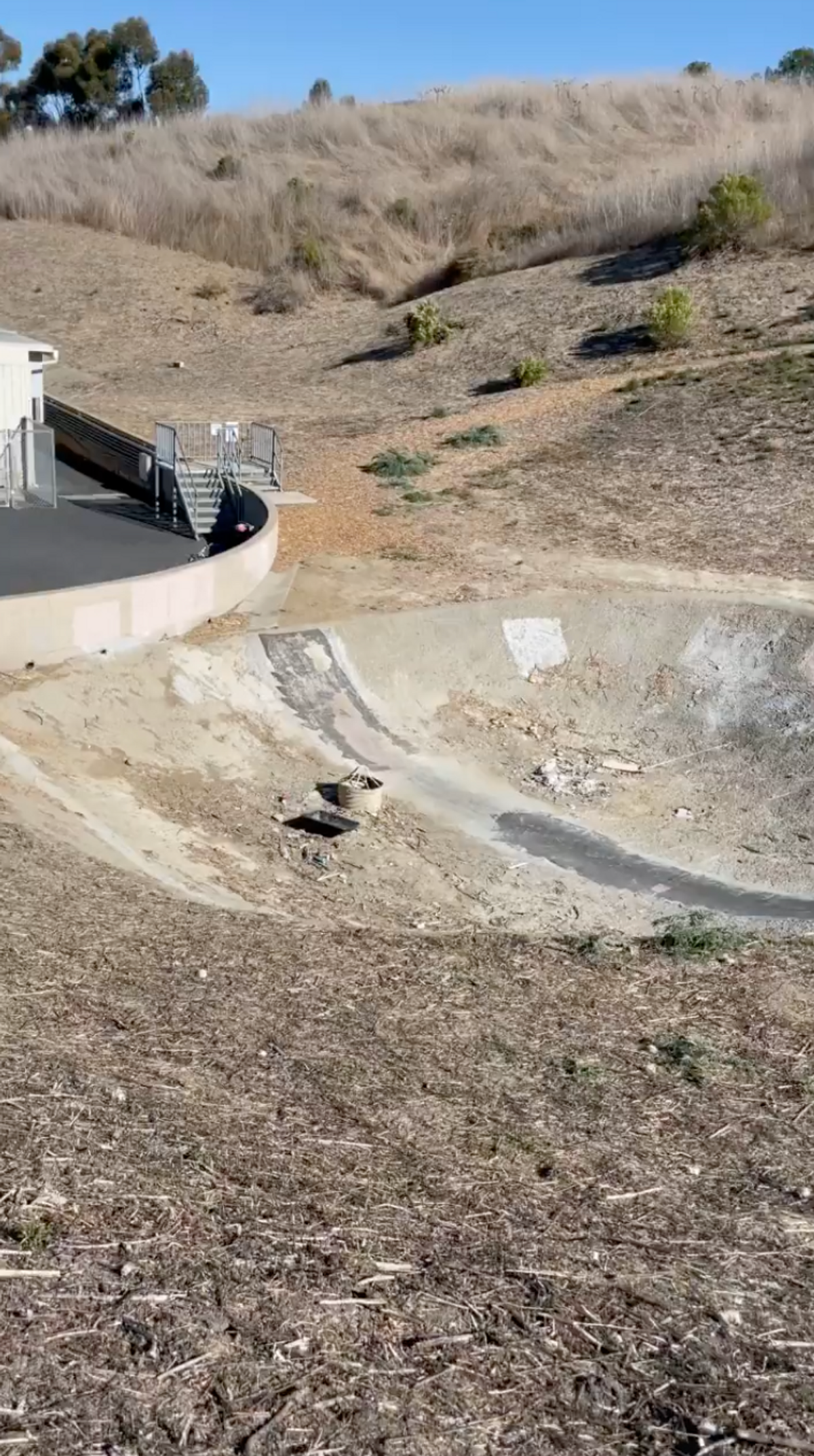 Image for skate spot George White Elementary School - Launch Over Wall