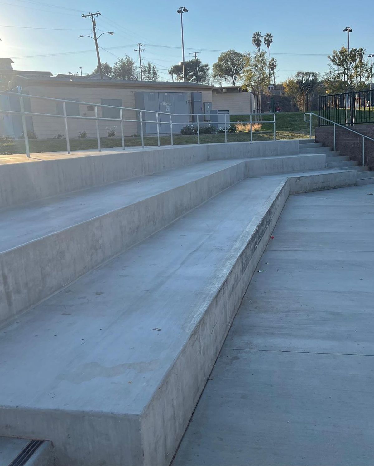 Image for skate spot Frisbie Park Ledge