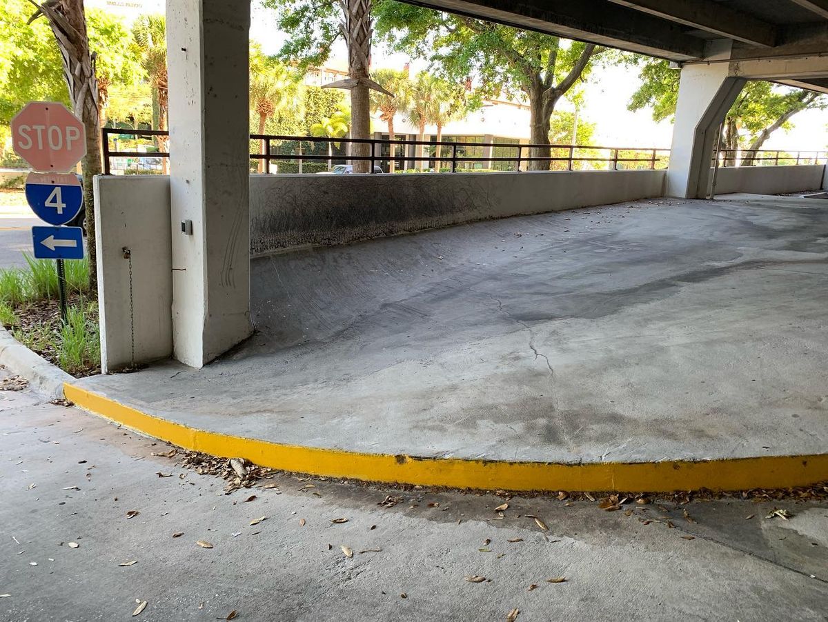 Image for skate spot Double Tree Parking Deck - Wallride