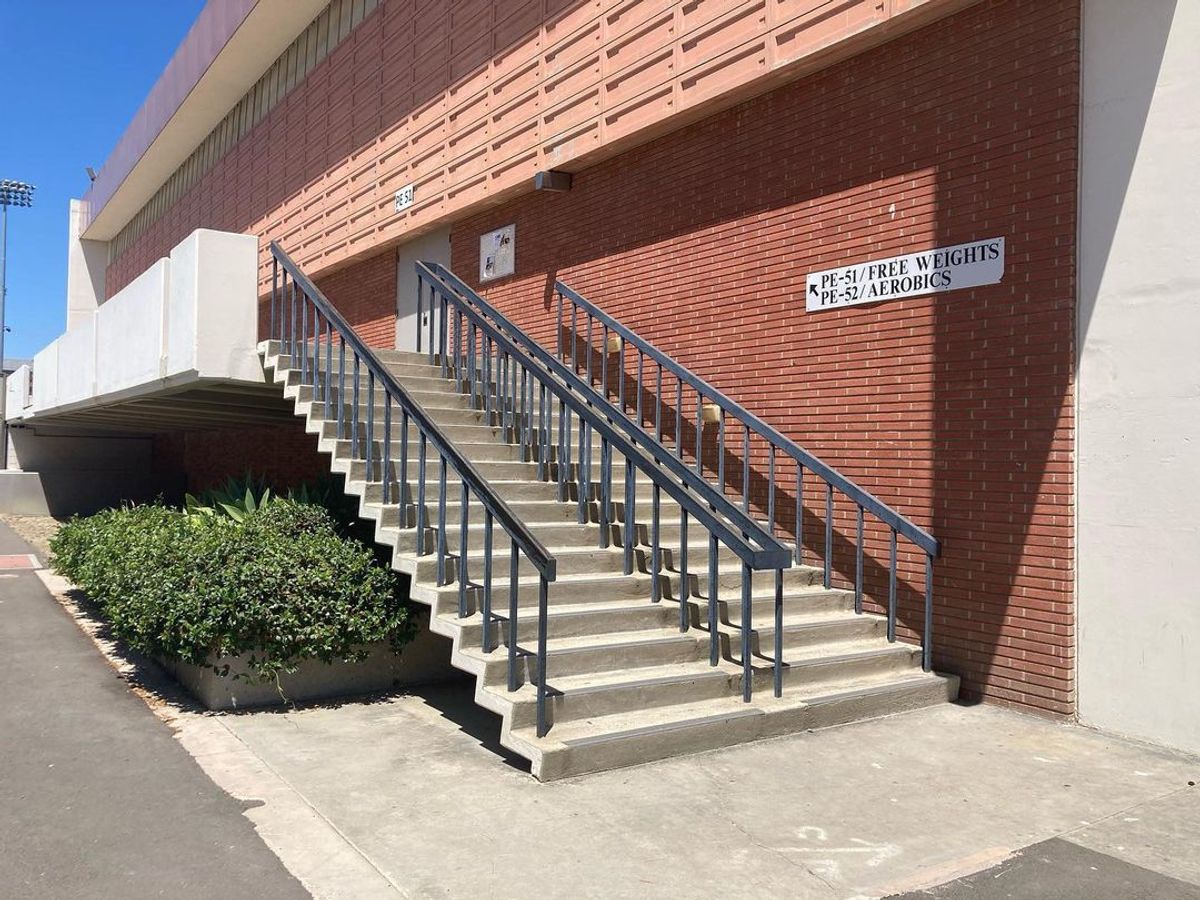 Image for skate spot El Camino College - 17 Stair Rail