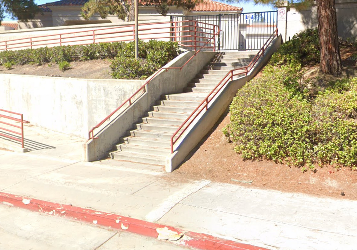 Image for skate spot Melinda Heights Elementary School - 10 Flat 10 Double Set Rail