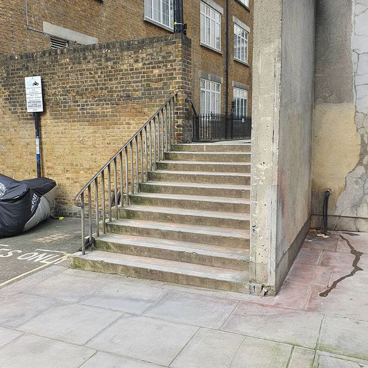 Image for skate spot Warwick Row 10 Stair Rail