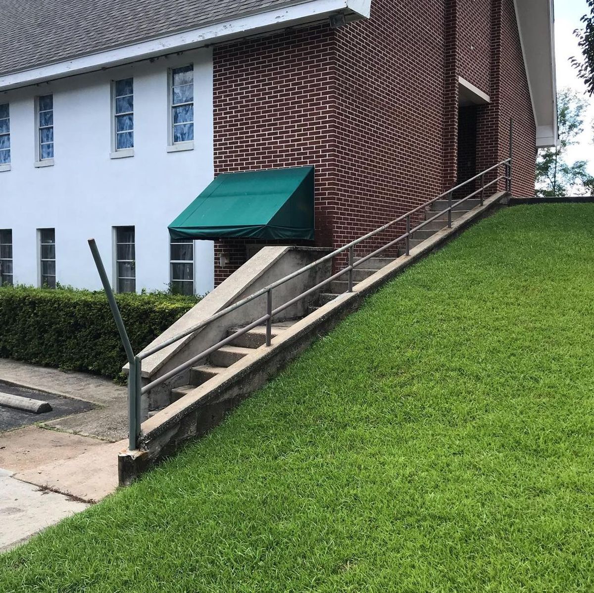 Image for skate spot Faith Baptist Church - Triple Set Rail