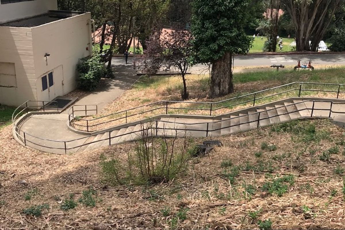 Image for skate spot Golden Bear Recreation Center Rail