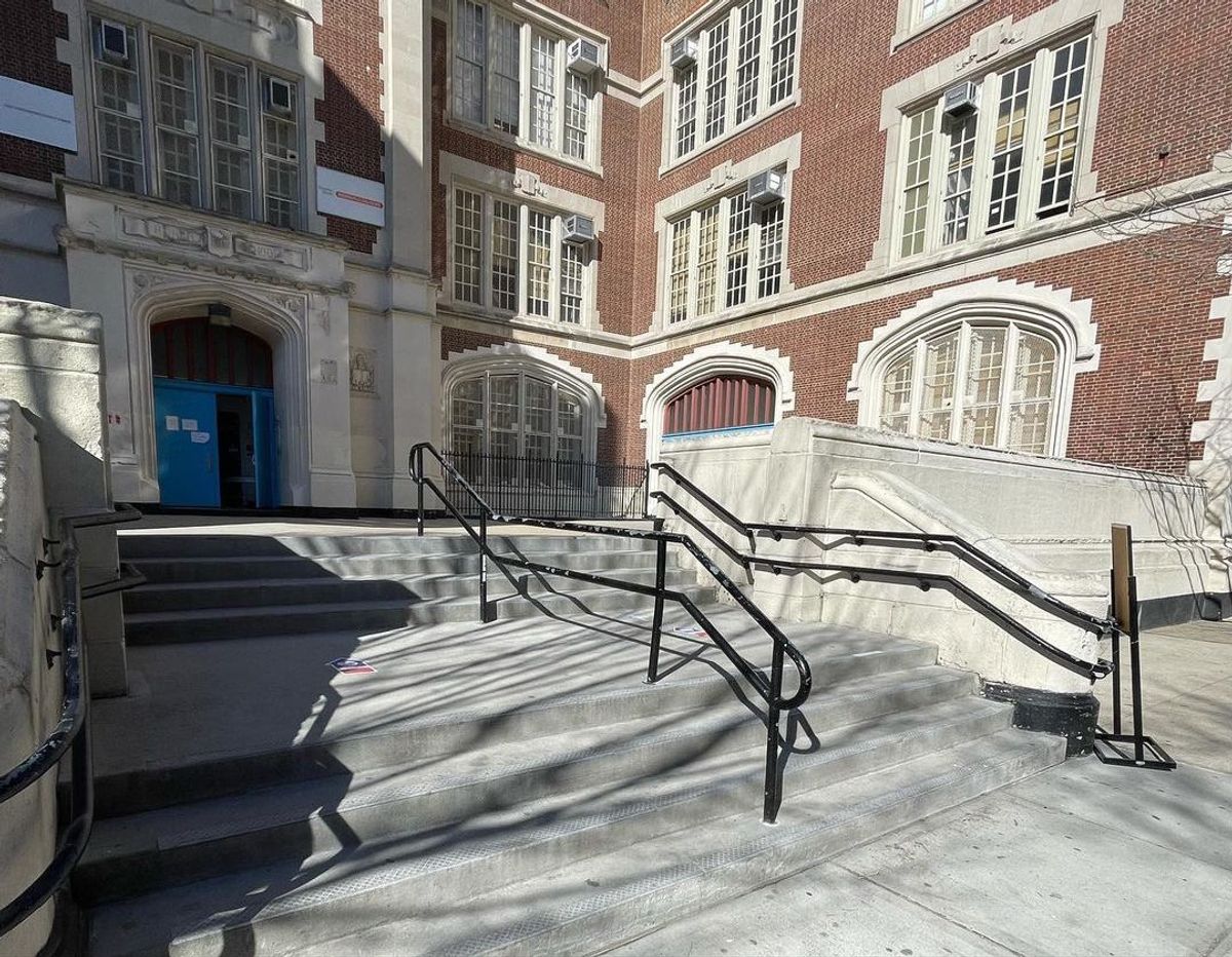 Image for skate spot Brownsville Collegiate - 4 Flat 4 Rail