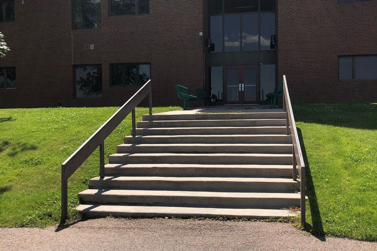 Image for skate spot Cheyenne Mountain Elementary 10 Stair Rails