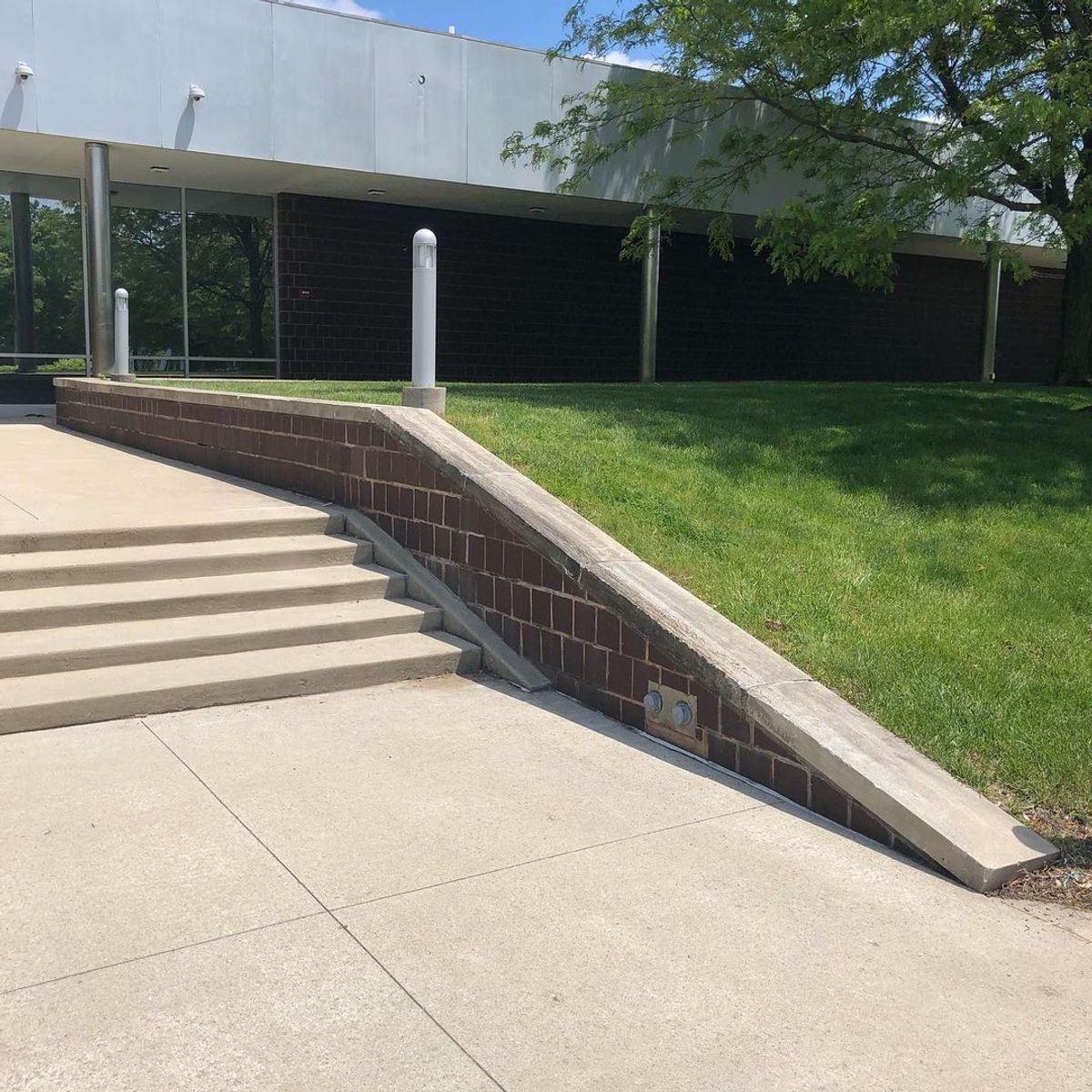 Image for skate spot Bridgeway Academy Primary School - 5 Stair Hubba