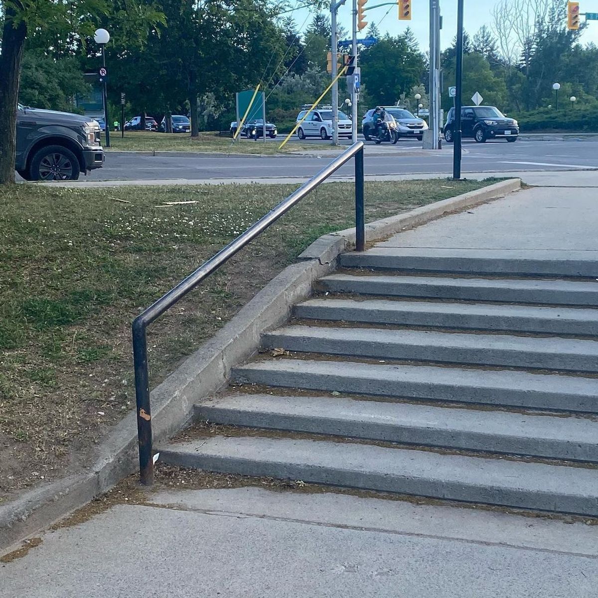 Image for skate spot Dows Lake Pavilion - 7 Stair Rail