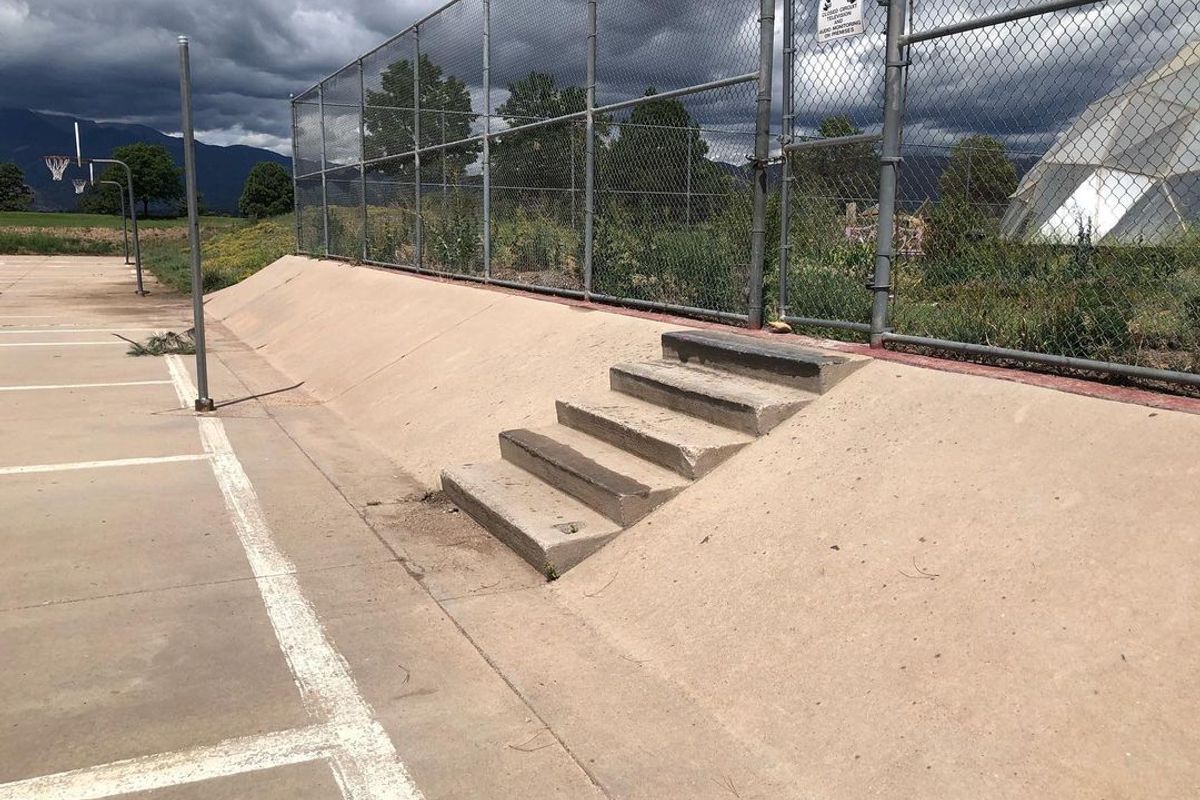 Hollywood High School - 12 Stair Skate Spot