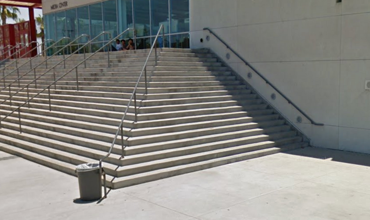 Image for skate spot Mendez Fundamental Intermediate School - 20 Stair