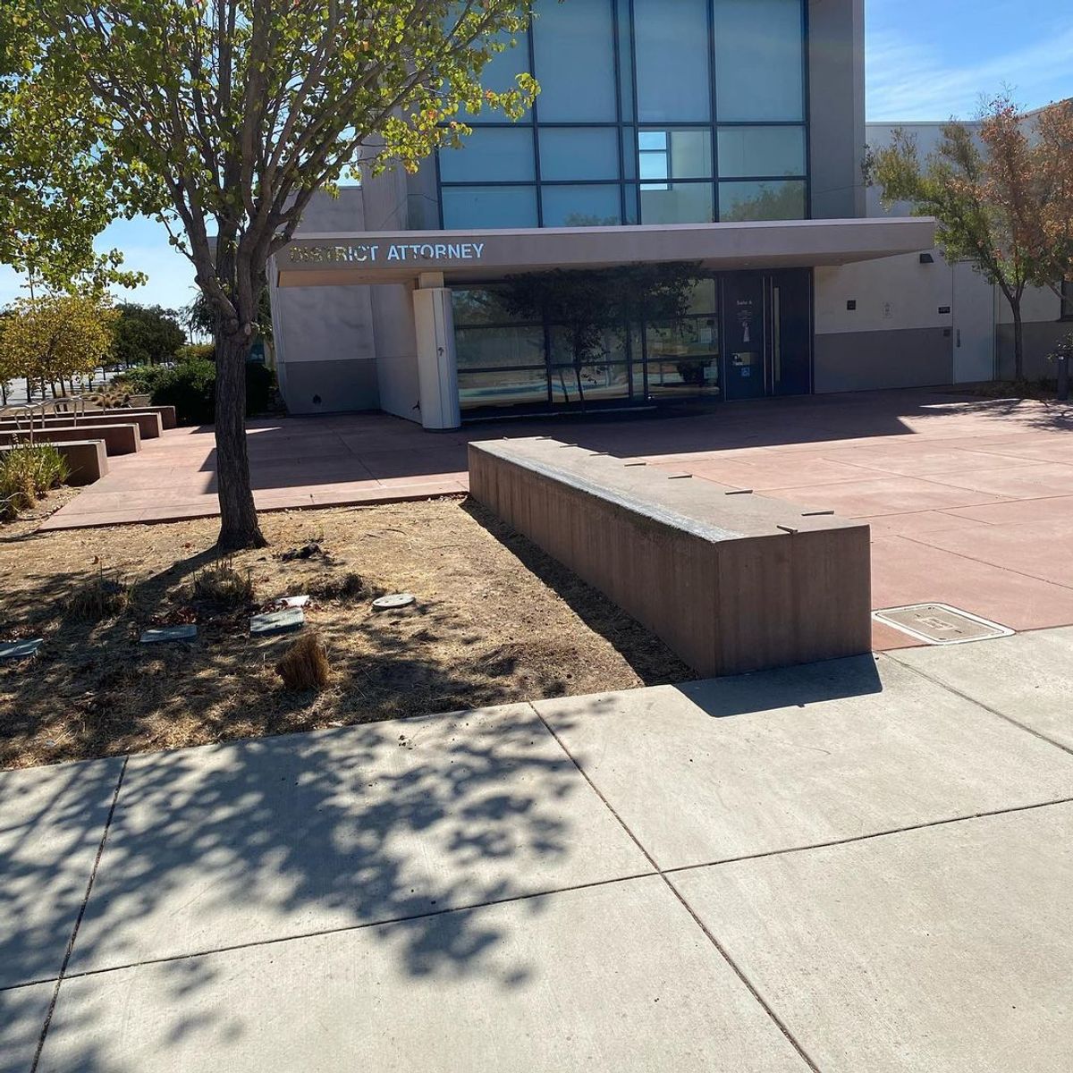 Image for skate spot Morgan Hill Courthouse - Planter Ledge