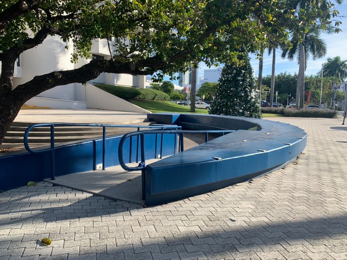 Image for skate spot Miami Beach City Hall - Manny Pad