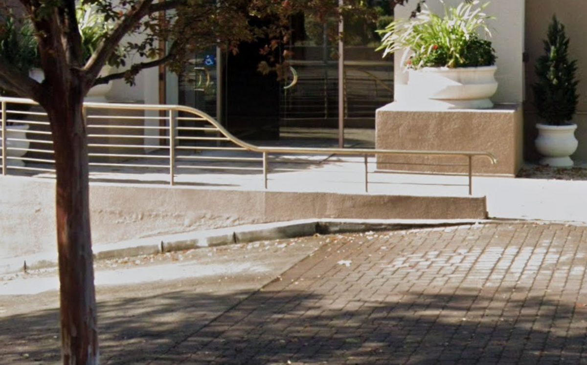 Image for skate spot Camino Altos Plaza - Wave Pop Out Rail