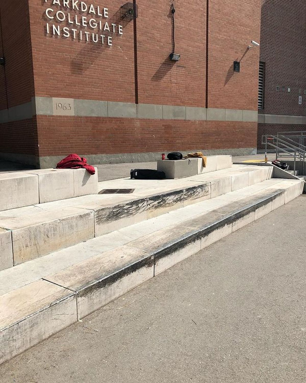 Image for skate spot Parkdale Collegiate Institute - Courtside Ledges