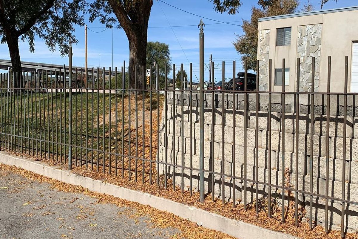 Image for skate spot Cottonwood St Fence Gap