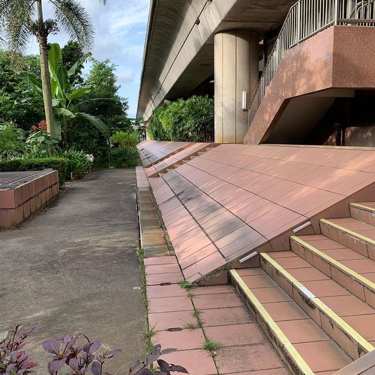 Image for skate spot Bukit Gombak MRT Station Banks