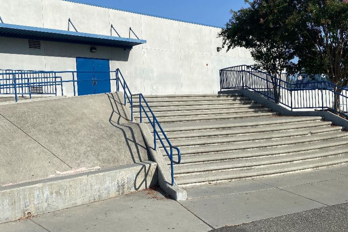 Image for skate spot Quimby Oak Middle School Double Set Over Rail Into Bank