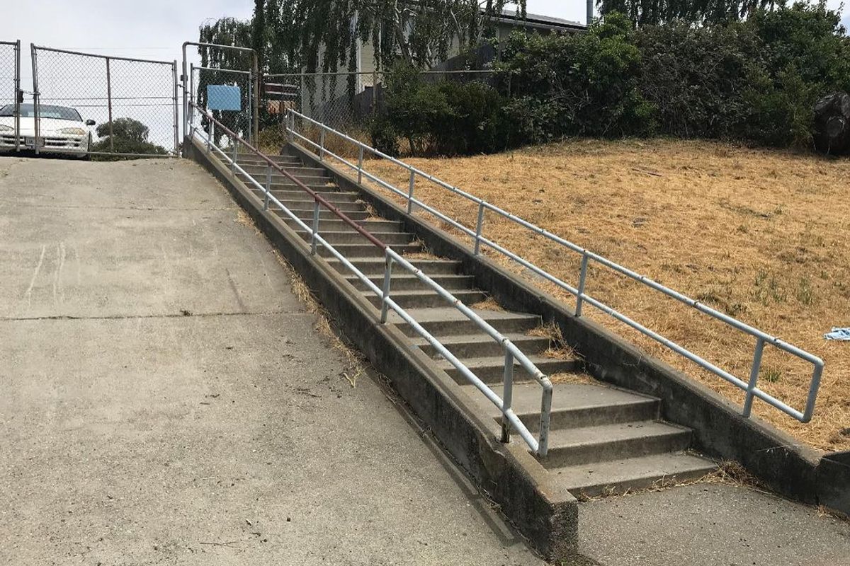 Image for skate spot Mira Vista Elementary Long 20 Stair Rail