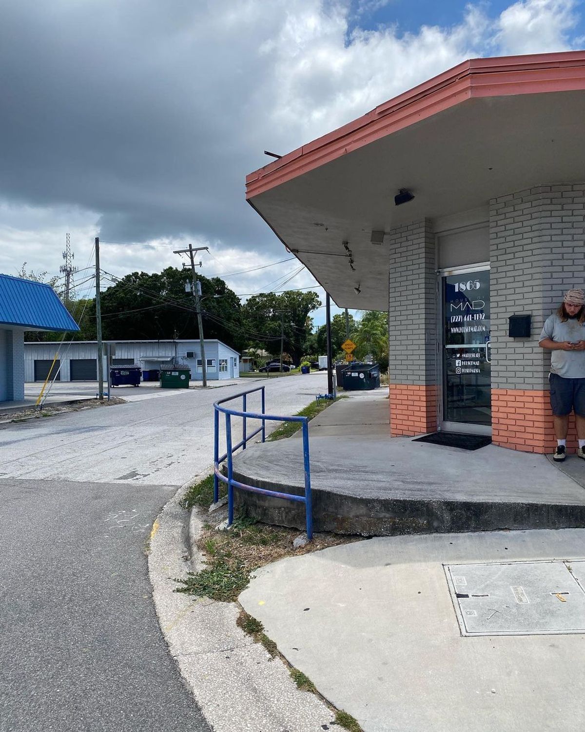 Image for skate spot Brookside Dr - Bump to Curve Rail